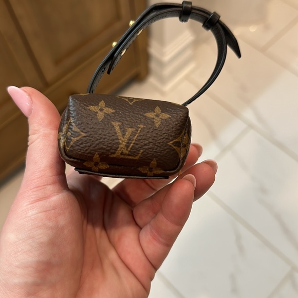 Mini LV wrist backpack purse - Picture 5 of 10